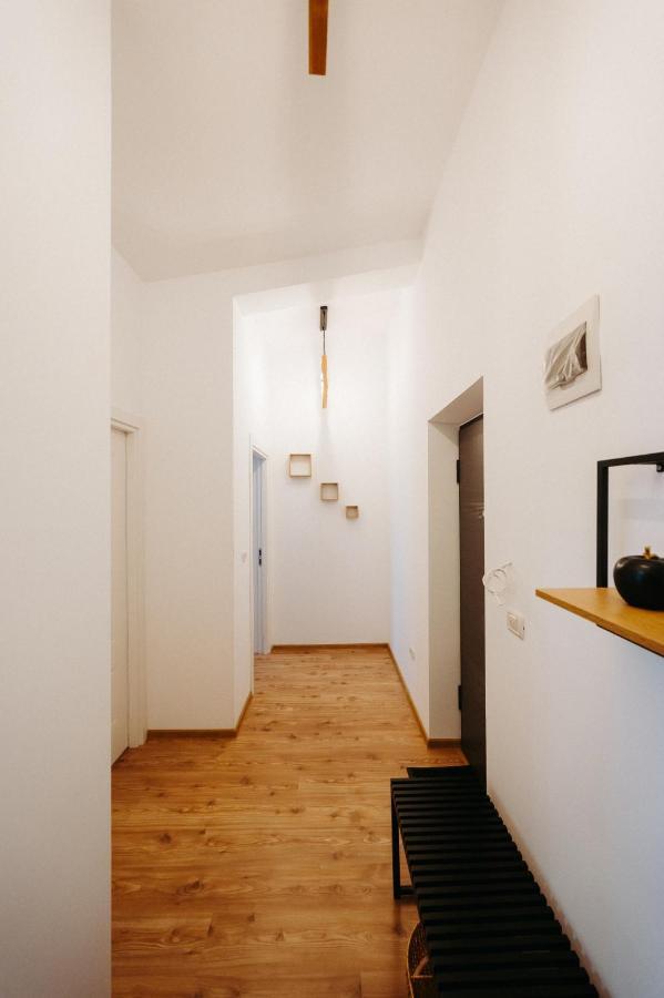 Modern Loft One Apartment Suceava Luaran gambar